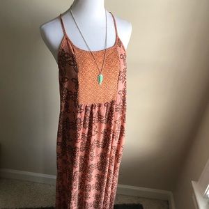 Sleeveless Flowy Dreas